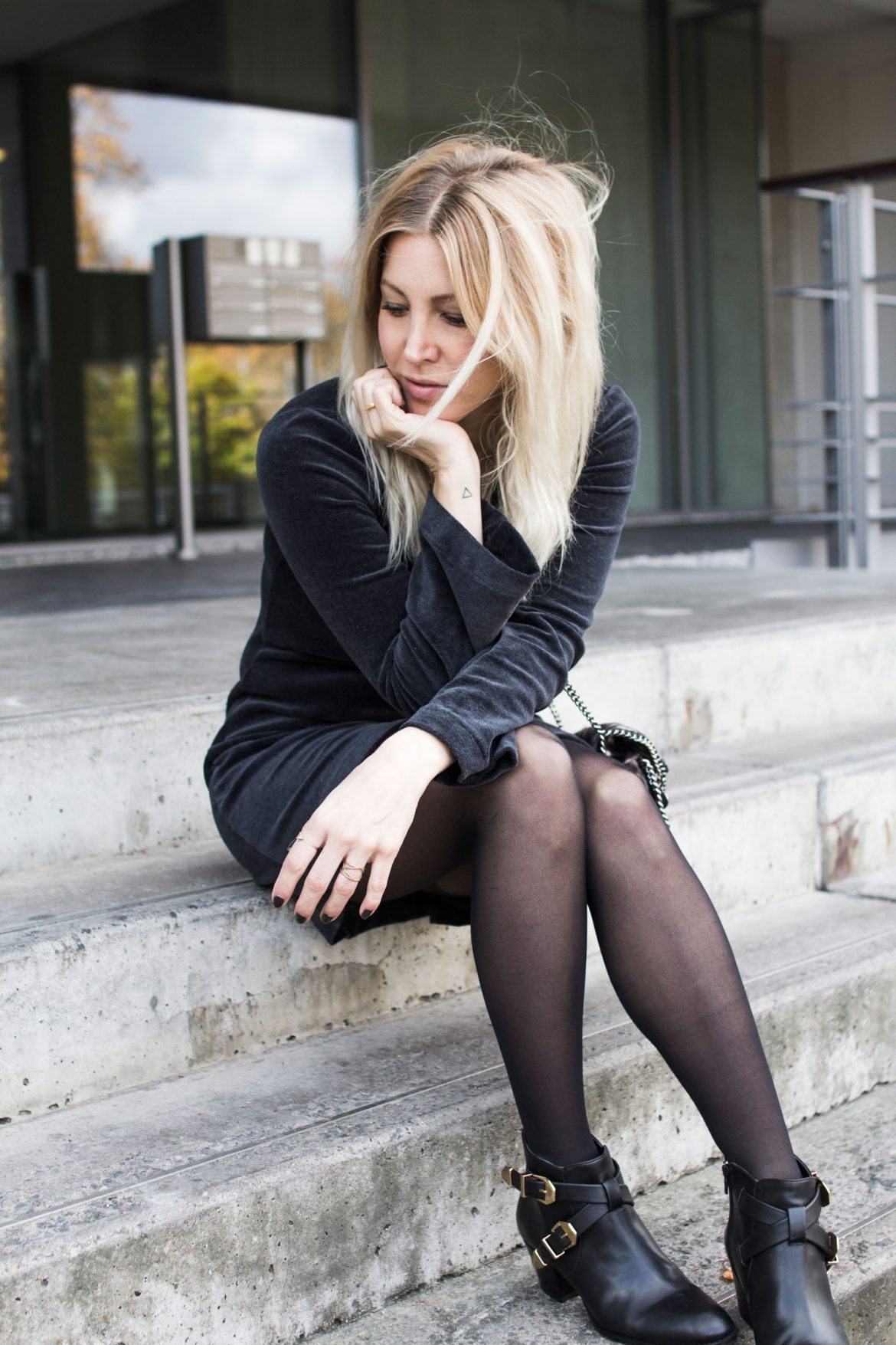 Samt Kleid Jannjune Urban Outfitters Bomberjacket Velvet Vegan Leo Byblanch Stella Mccartney Ootd Lotd Look Outfit Streetstyle Fall Bloggerstyle Inspiration Fashion Blog Stryletz 05 Stryletz